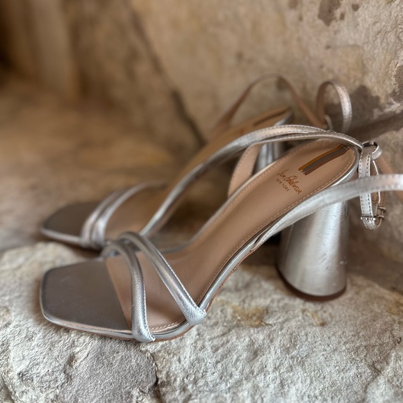 Worn once Sam Edelman Kia Block Heel Sandal Soft Silver size 8 1/2 - Picture 10 of 10